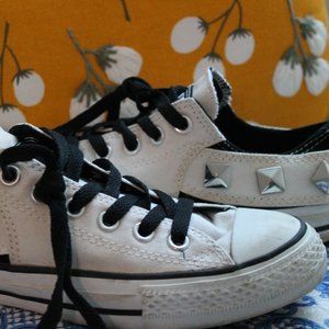 Converse Chuck Taylor Low Top White with Studs Chucks (Women's Size 7)